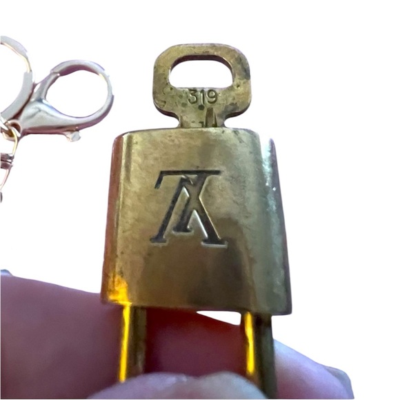 Authentic Louis Vuitton Lock & Key #319 with Bag Charm Keychain Key Char… - Picture 3 of 10